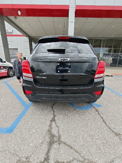 Used 2022 Chevrolet Trax LT w/ Midnight Edition AWD/4WD image 12