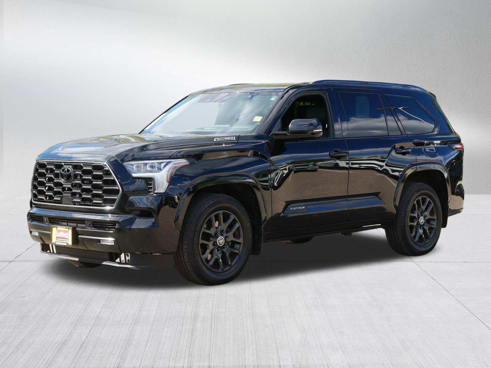 Used 2024 Toyota Sequoia Platinum AWD/4WD image 3