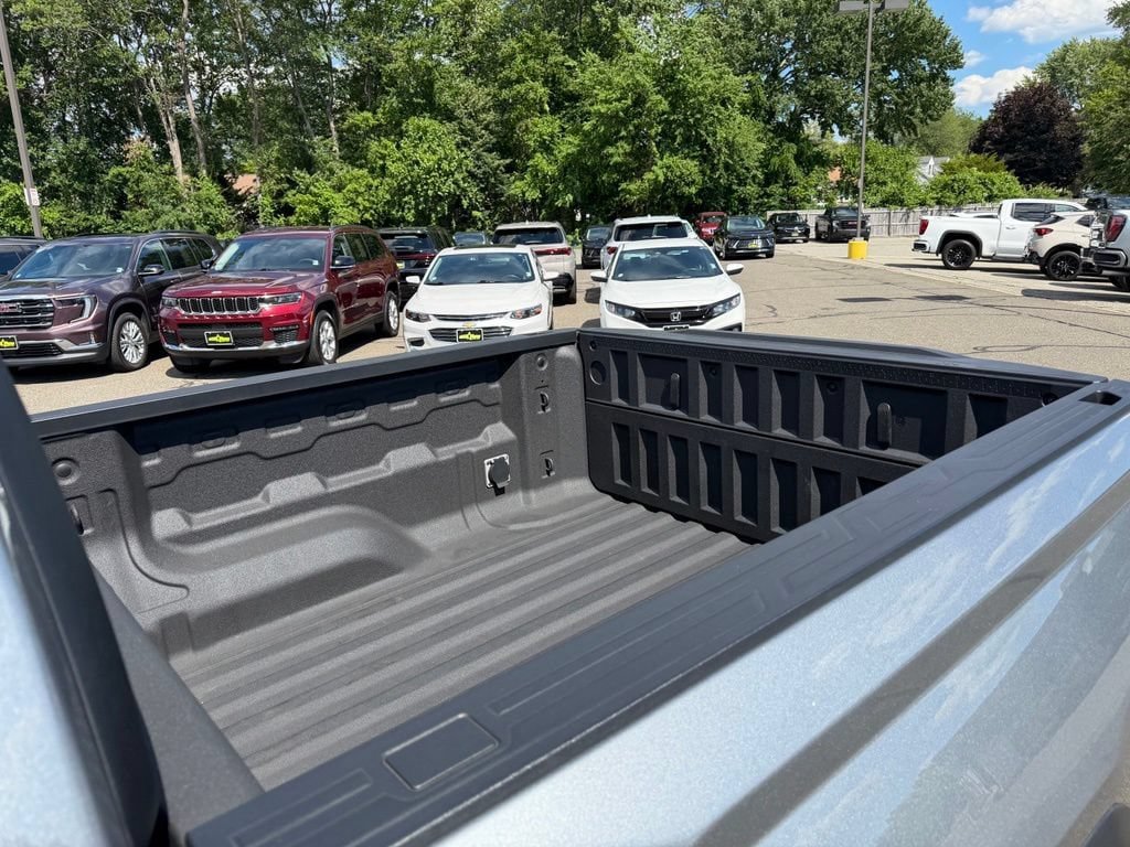 Certified 2023 GMC Canyon AT4 w/ AT4 Premium Package AWD/4WD image 7