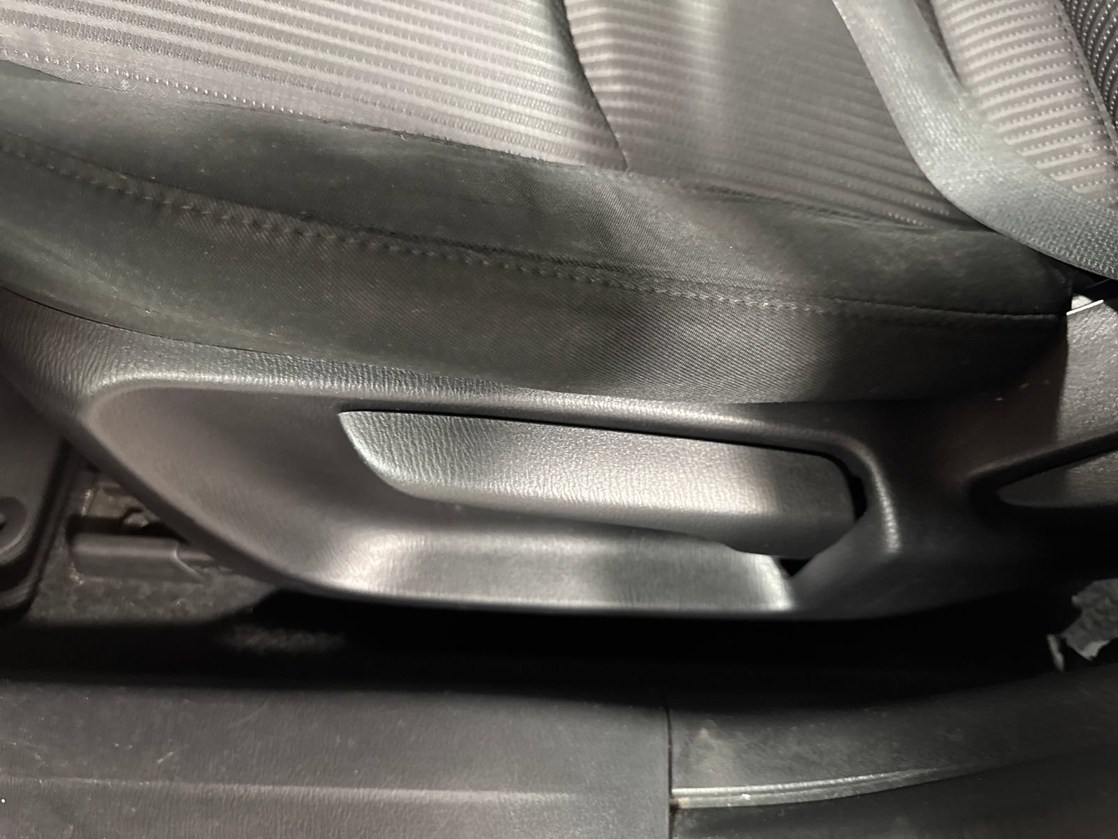 Used 2015 MAZDA MAZDA3 i Touring w/ Technology Package FWD image 15