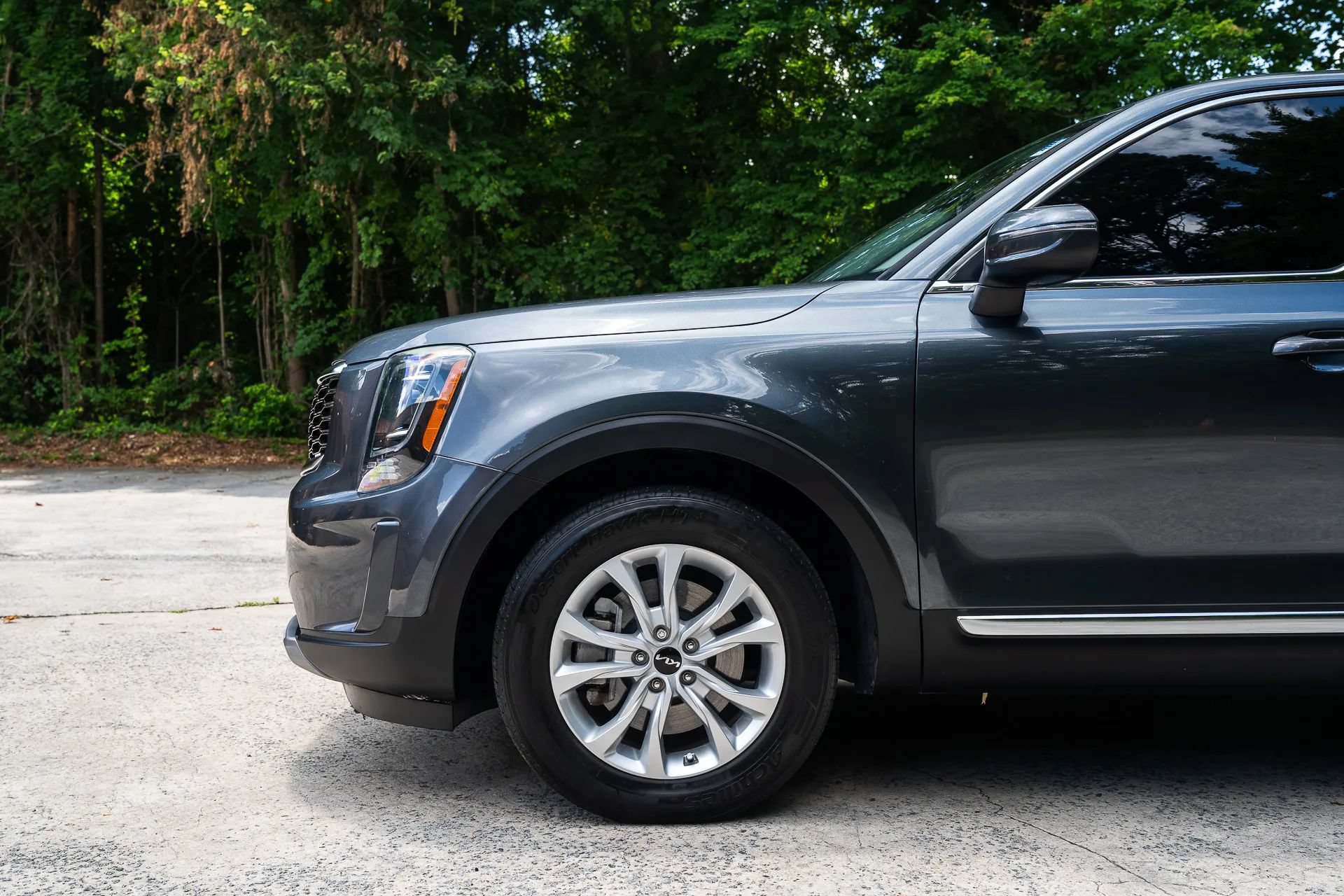Used 2022 Kia Telluride LX AWD/4WD image 3
