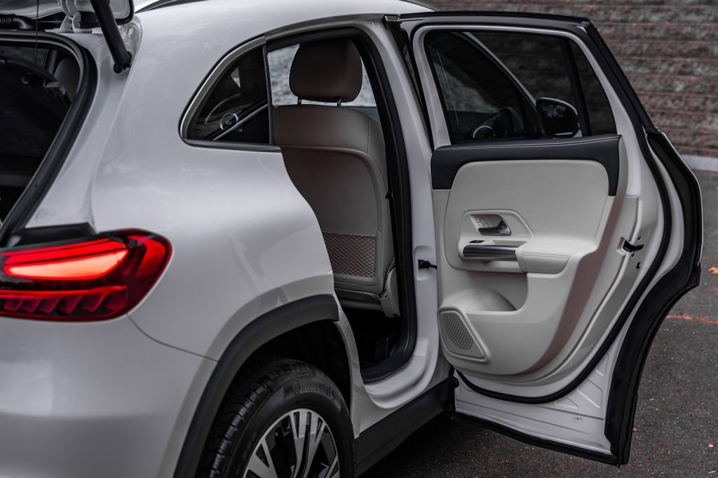 Used 2025 Mercedes-Benz GLA 250 4MATIC image 18