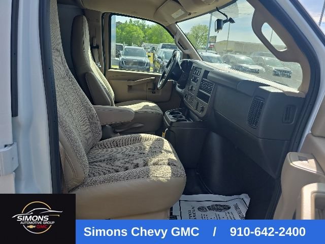 Used 2025 GMC Savana 3500 RWD image 38