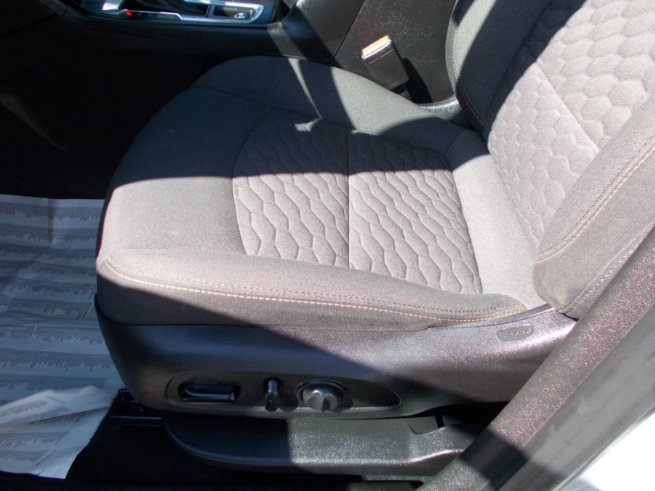 Used 2020 Chevrolet Equinox LT FWD image 12