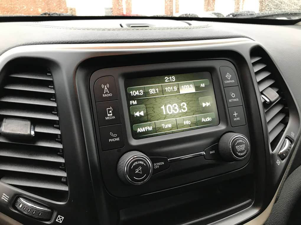 Used 2018 Jeep Cherokee Latitude image 17