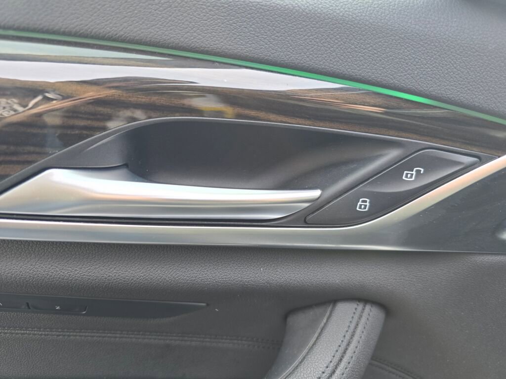 Used 2018 BMW 530e xDrive image 22