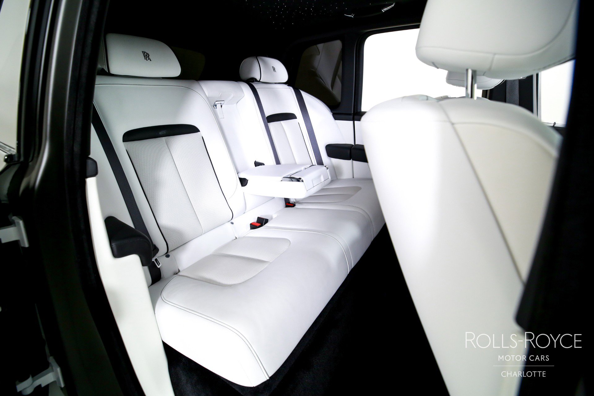 Certified 2025 Rolls-Royce Cullinan Black Badge image 27