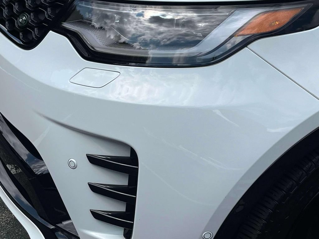 Used 2025 Land Rover Discovery Dynamic SE AWD/4WD image 7