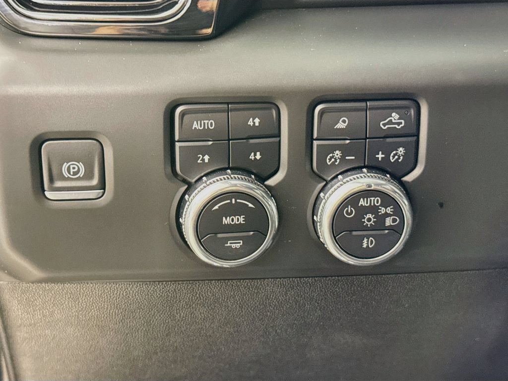 Used 2025 GMC Sierra 2500 AT4 AWD/4WD image 10