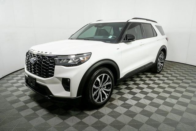 Used 2025 Ford Explorer ST-Line w/ Premium Package RWD image 25
