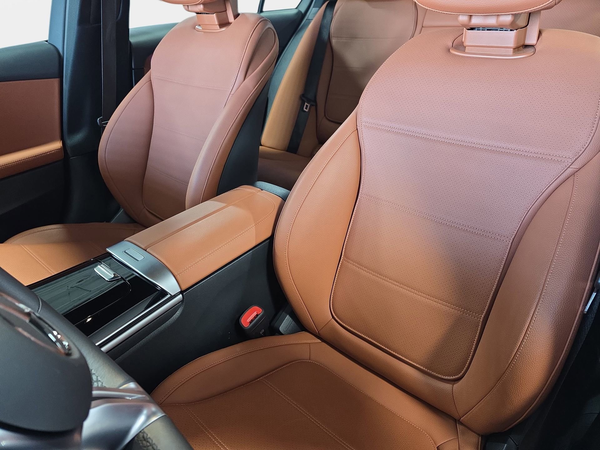 Used 2025 Mercedes-Benz C 300 Sedan image 15