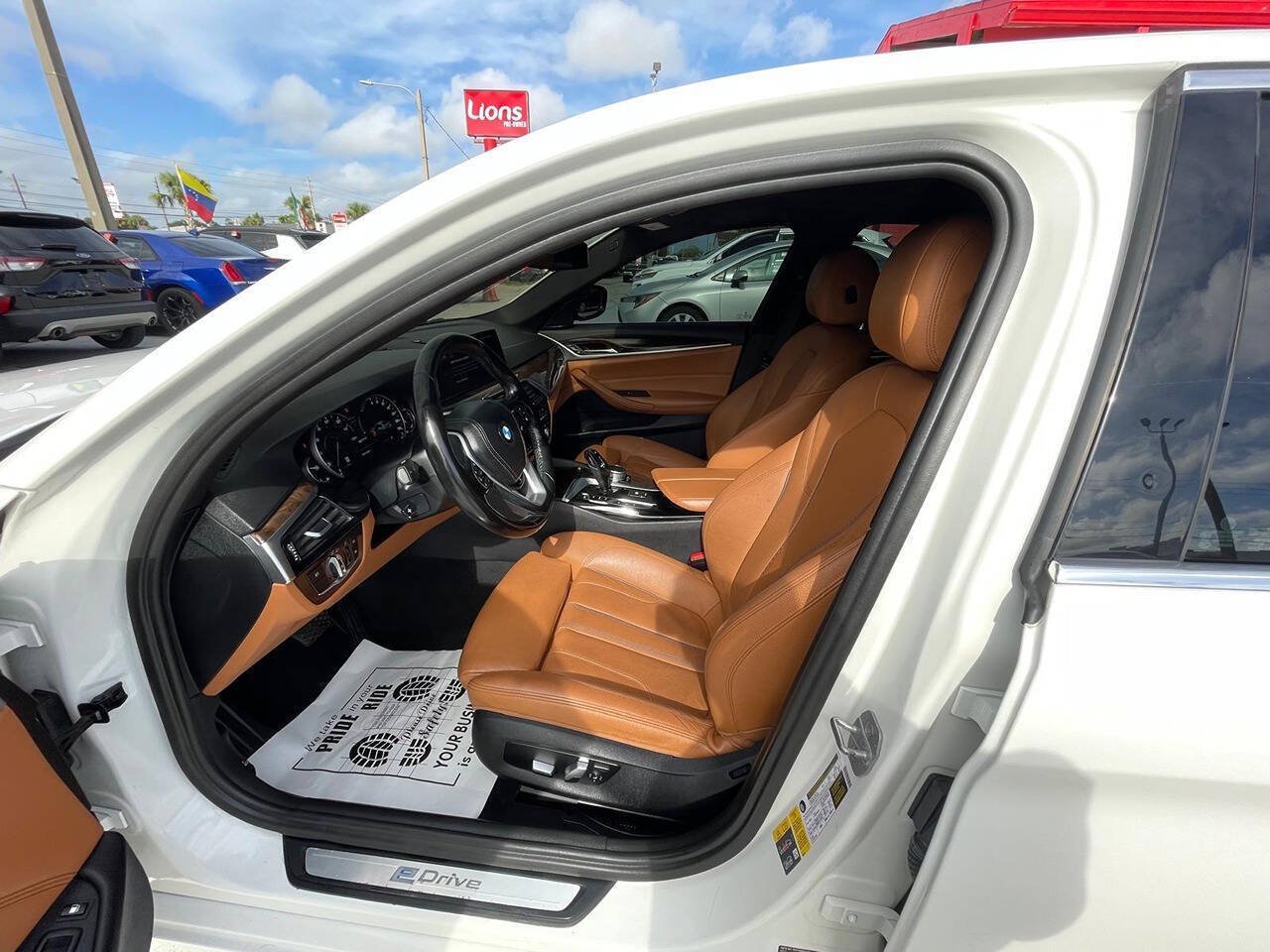 Used 2018 BMW 530e xDrive AWD/4WD image 10