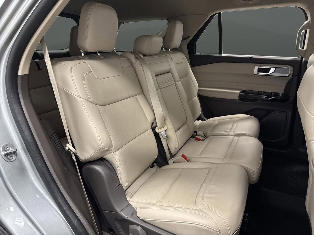 Used 2023 Ford Explorer Platinum w/ Class IV Trailer Tow Package image 32