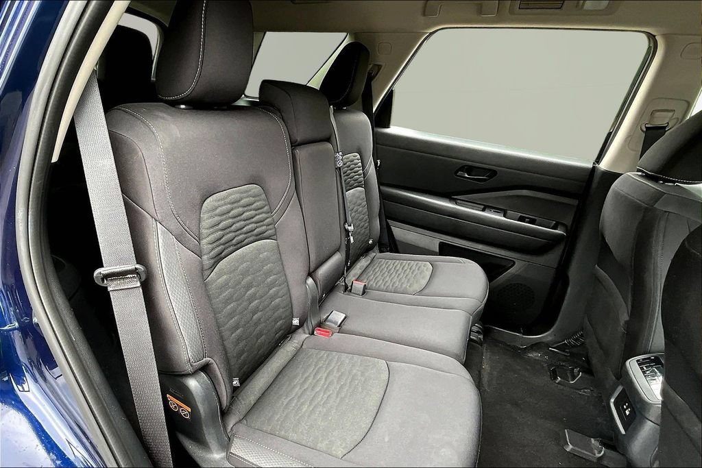 Used 2025 Nissan Pathfinder SV FWD image 24
