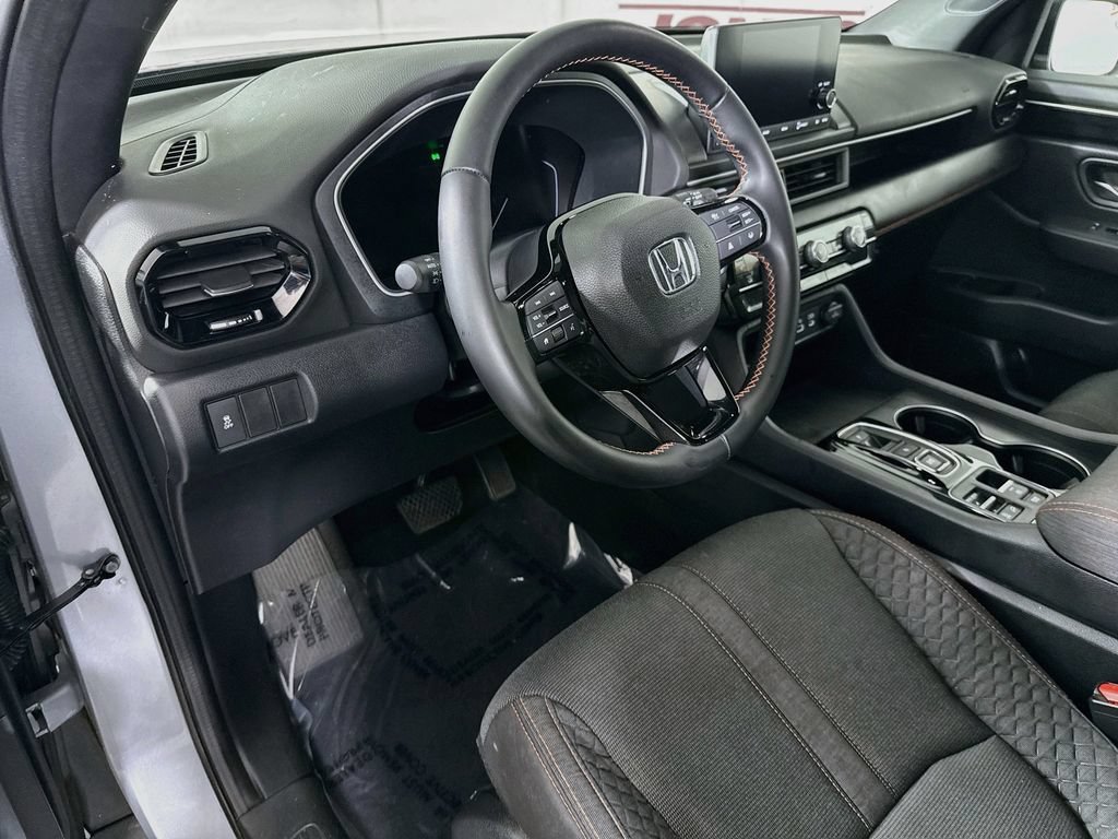 Used 2023 Honda Pilot Sport image 16