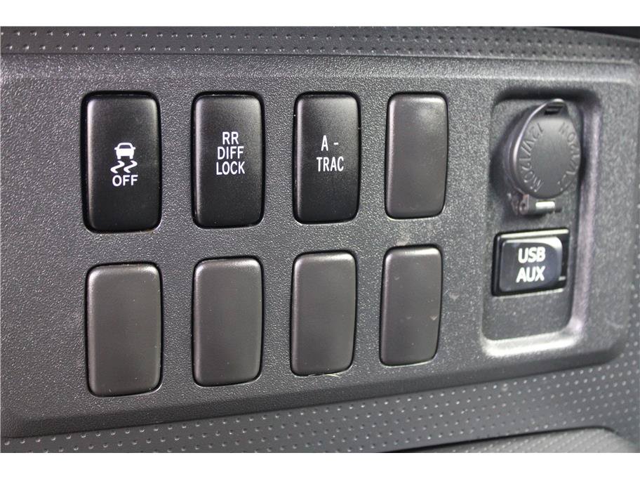 Used 2012 Toyota FJ Cruiser 4WD w/ Convenience Pkg image 26