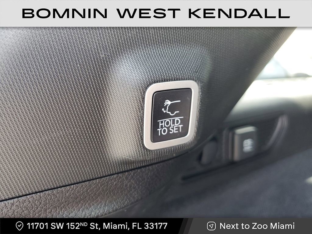 Used 2023 Jeep Grand Cherokee Overland w/ Luxury Tech Group IV image 12