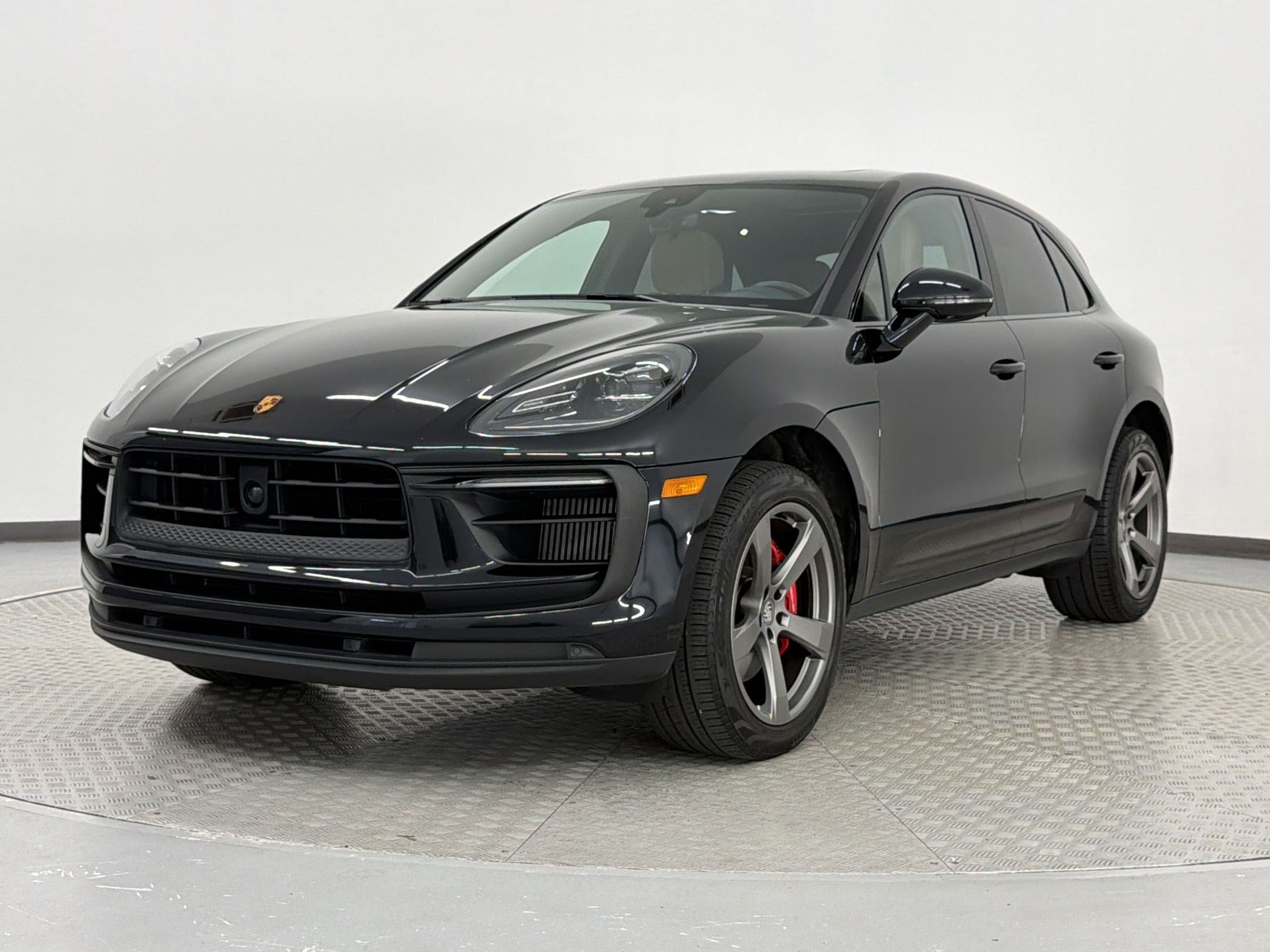 Certified 2023 Porsche Macan S AWD/4WD image 1