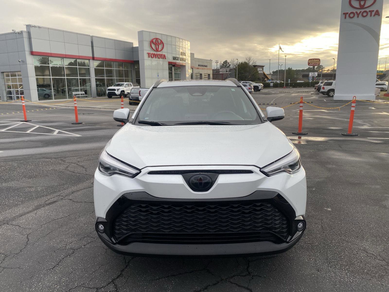 Used 2024 Toyota Corolla Cross AWD Hybrid w/ Convenience Package image 2