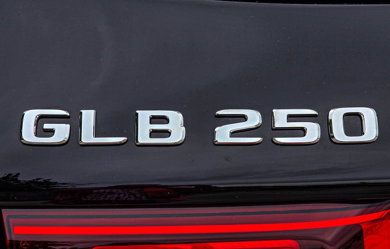 New 2026 Mercedes-Benz GLB 250 4MATIC image 7