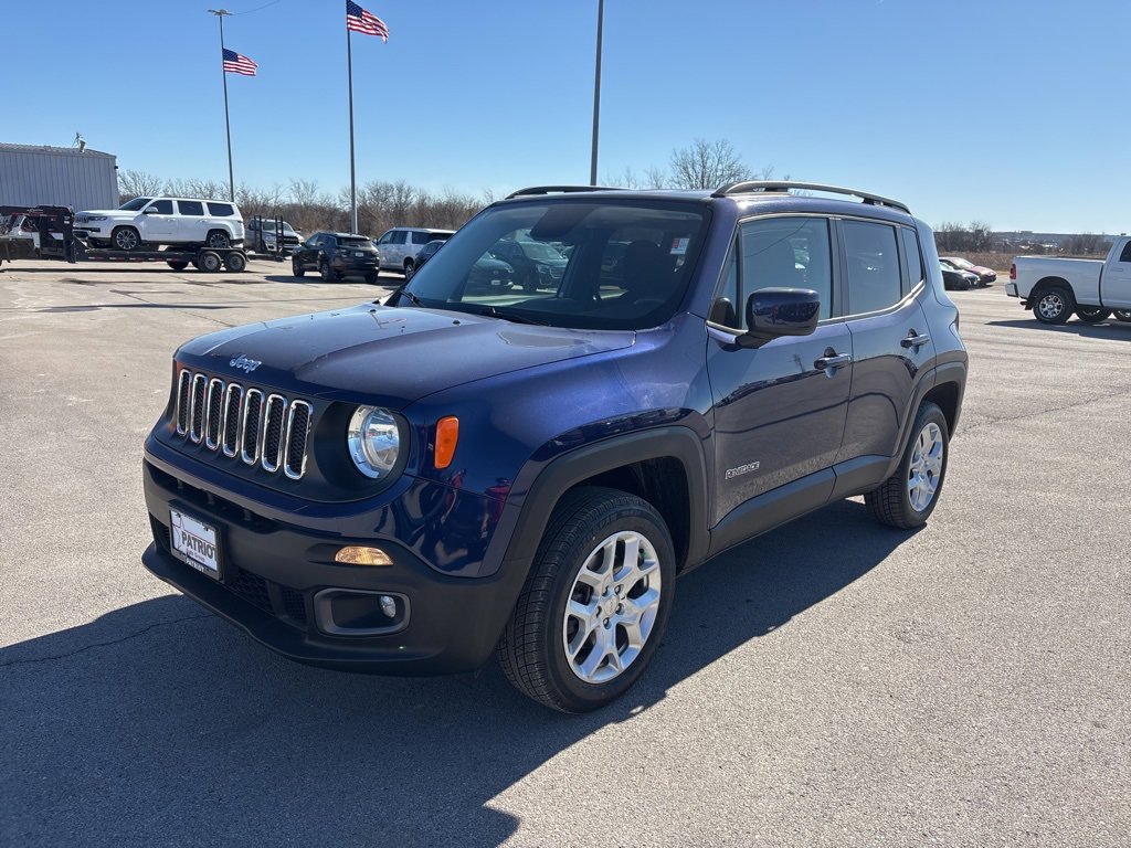 Used 2017 Jeep Renegade Latitude w/ Cold Weather Group image 7