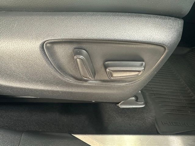 Used 2023 Toyota Highlander Platinum image 20