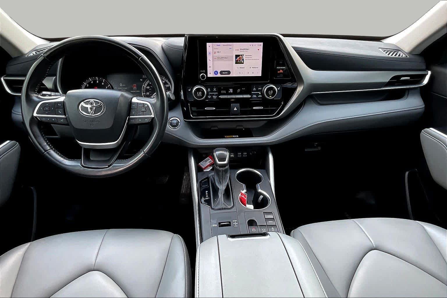Used 2023 Toyota Highlander XLE FWD image 16
