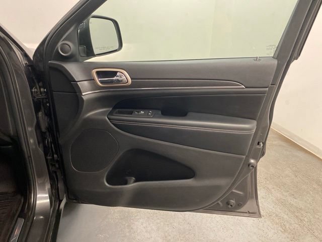 Used 2017 Jeep Grand Cherokee Limited AWD/4WD image 27