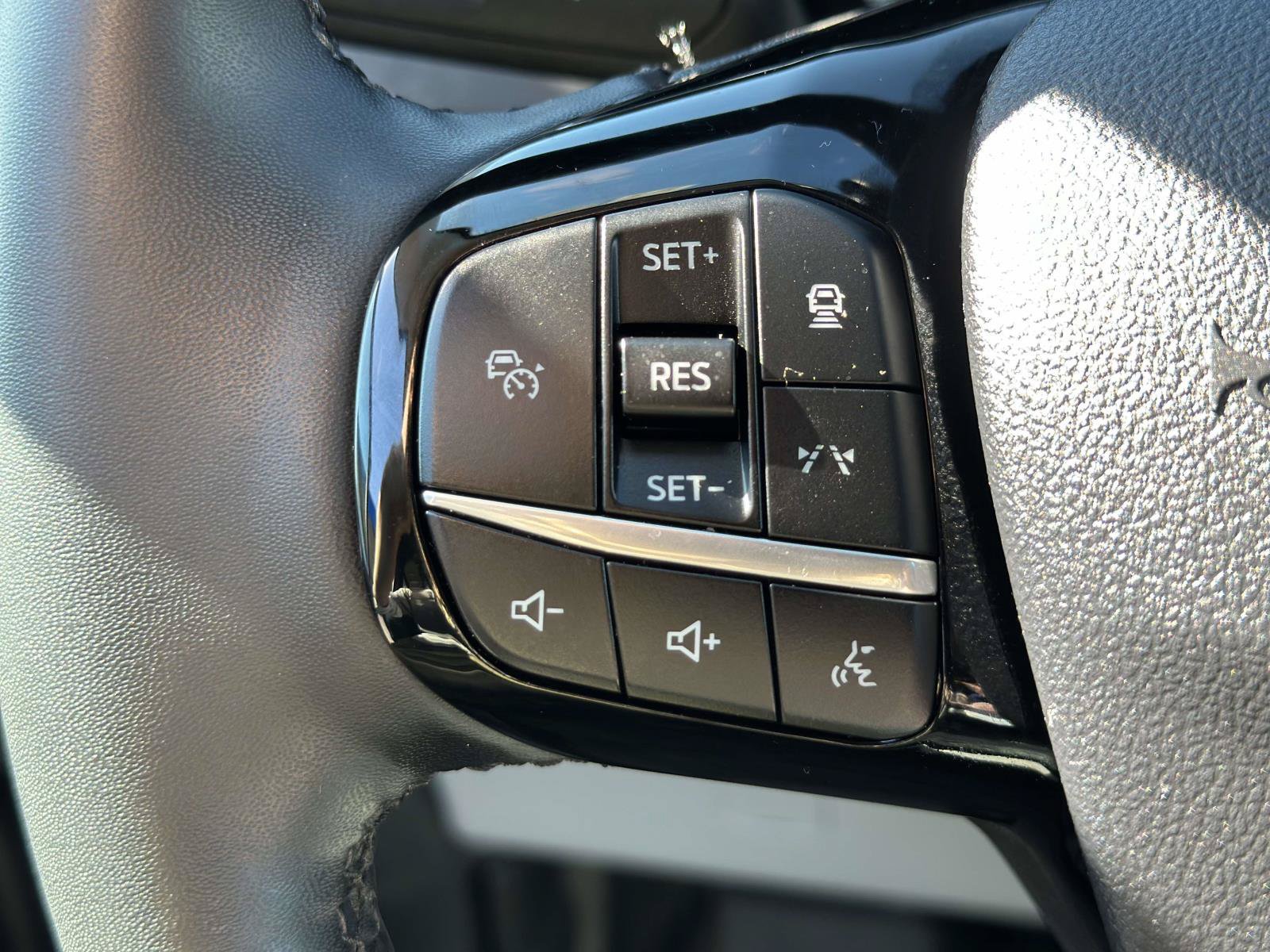 Used 2024 Ford Escape SE w/ PHEV Premium Package FWD image 17