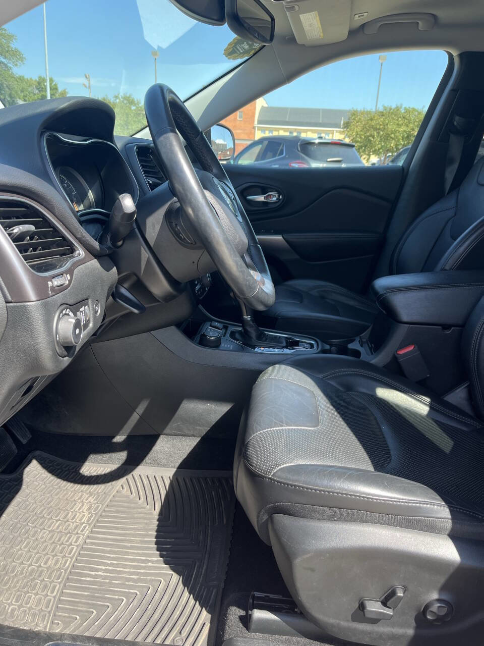 Used 2019 Jeep Cherokee Limited w/ Technology Group image 27