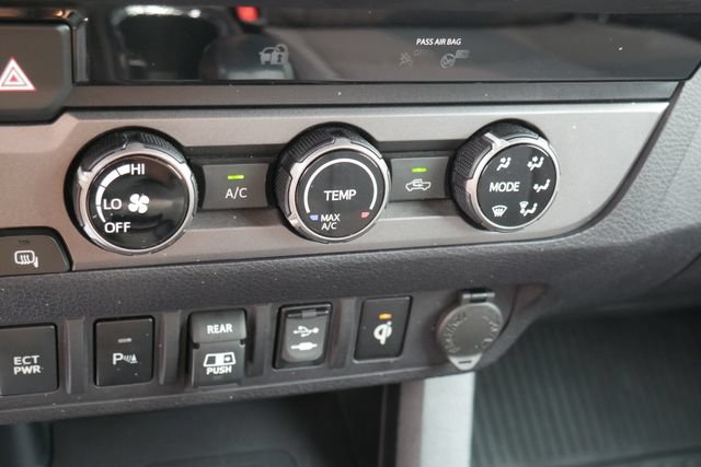 Used 2018 Toyota Tacoma TRD Off-Road w/ Technology Package AWD/4WD image 23