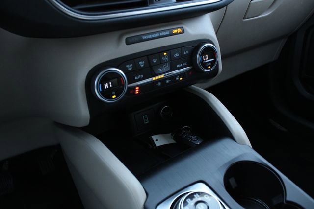 Used 2020 Ford Escape Titanium image 17