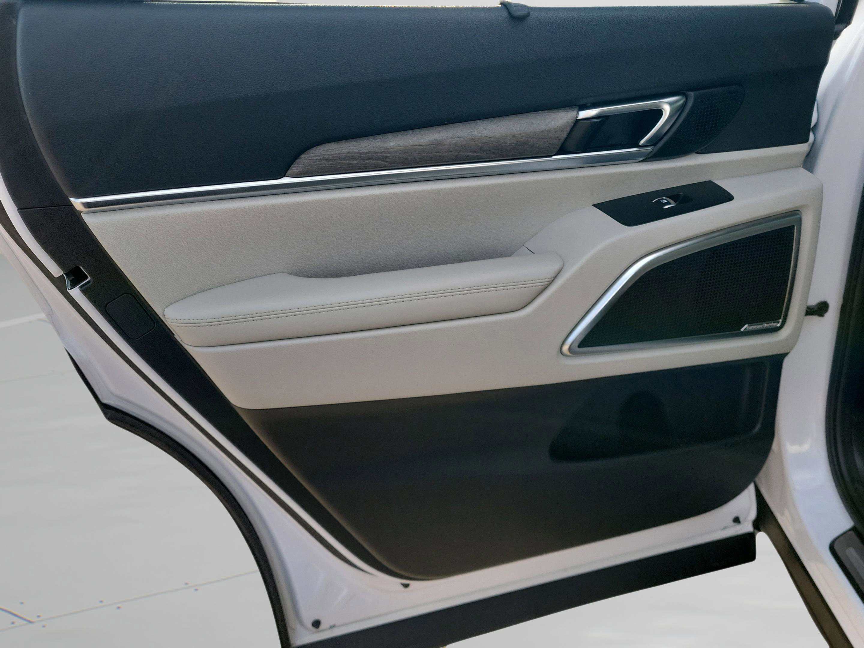 Certified 2022 Kia Telluride SX w/ Nightfall Edition Package image 33