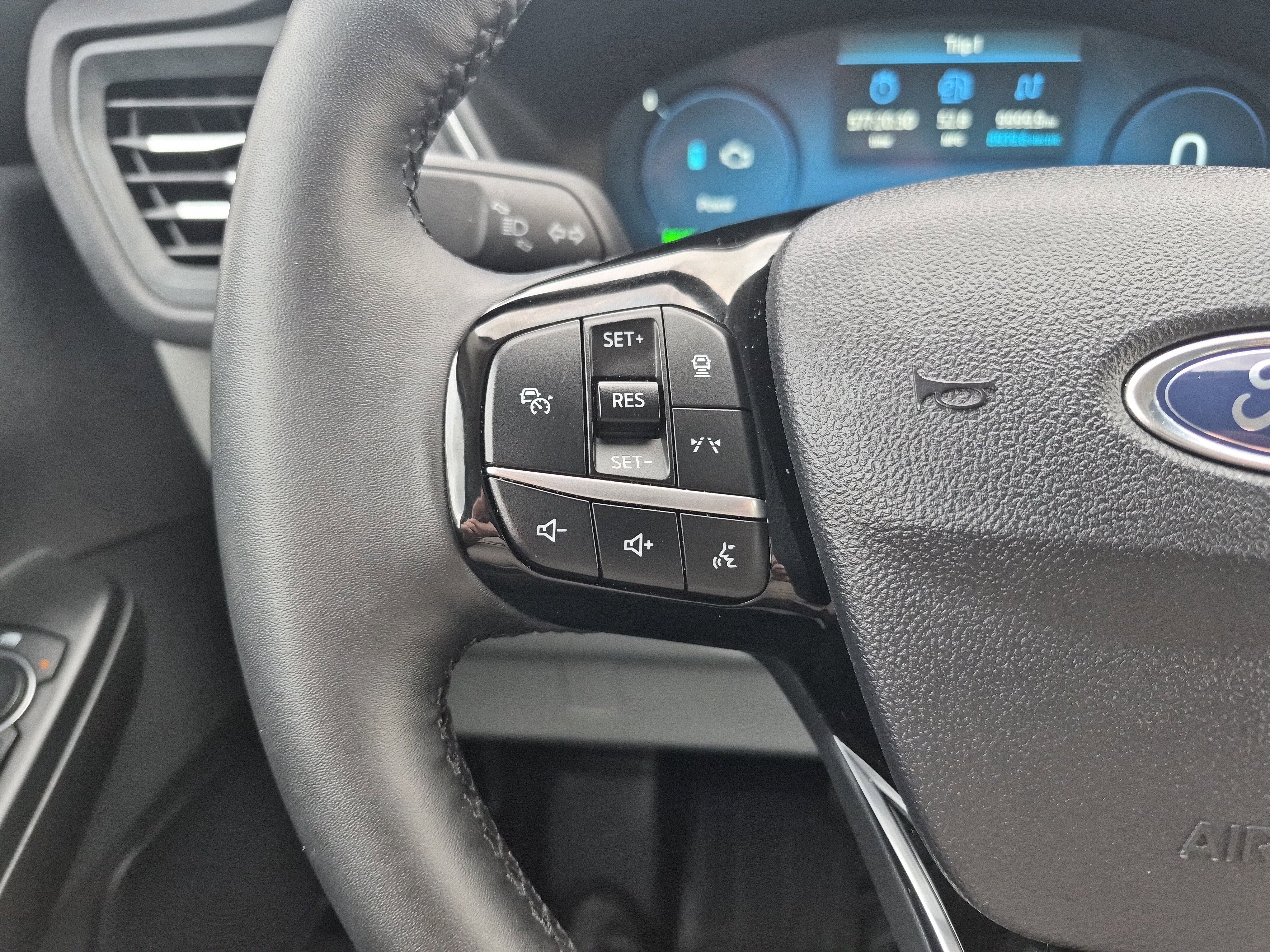 Certified 2025 Ford Escape SE w/ PHEV Premium Package FWD image 23