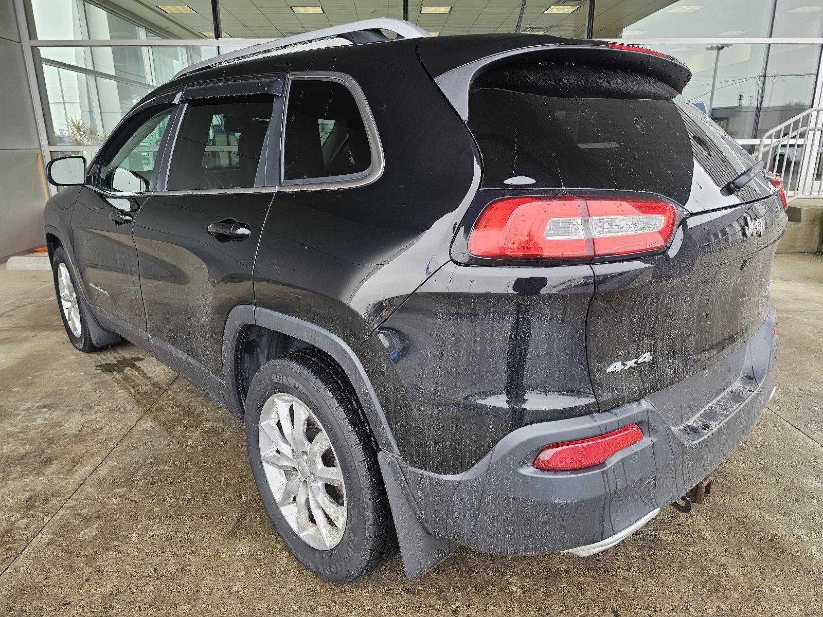 Used 2017 Jeep Cherokee Limited image 3