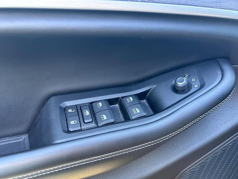 Used 2023 Jeep Grand Cherokee Limited w/ Luxury Tech Group II image 19