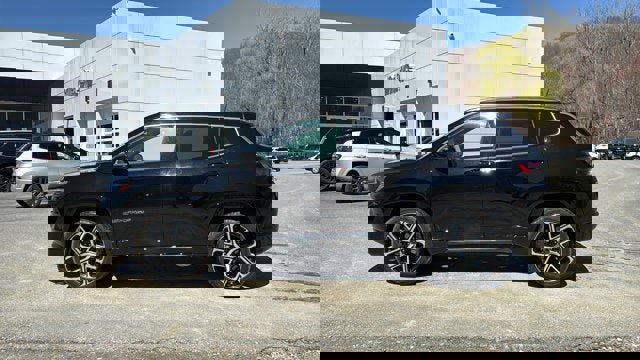 Certified 2025 Jeep Compass Limited w/ Elite Group AWD/4WD image 4