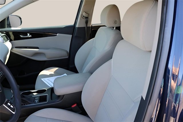 Used 2020 Kia Sorento LX image 12