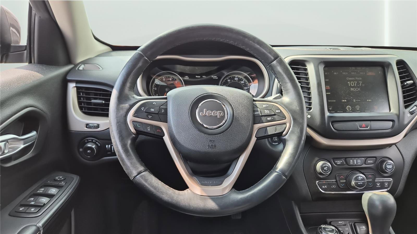 Used 2016 Jeep Cherokee Limited AWD/4WD image 12