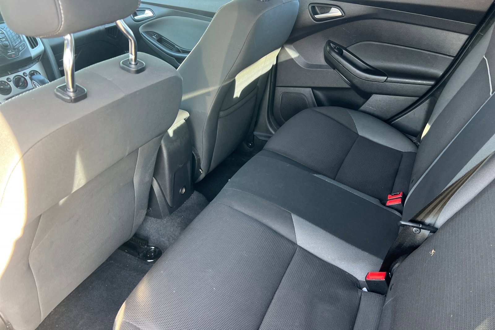 Used 2012 Ford Focus SE image 9