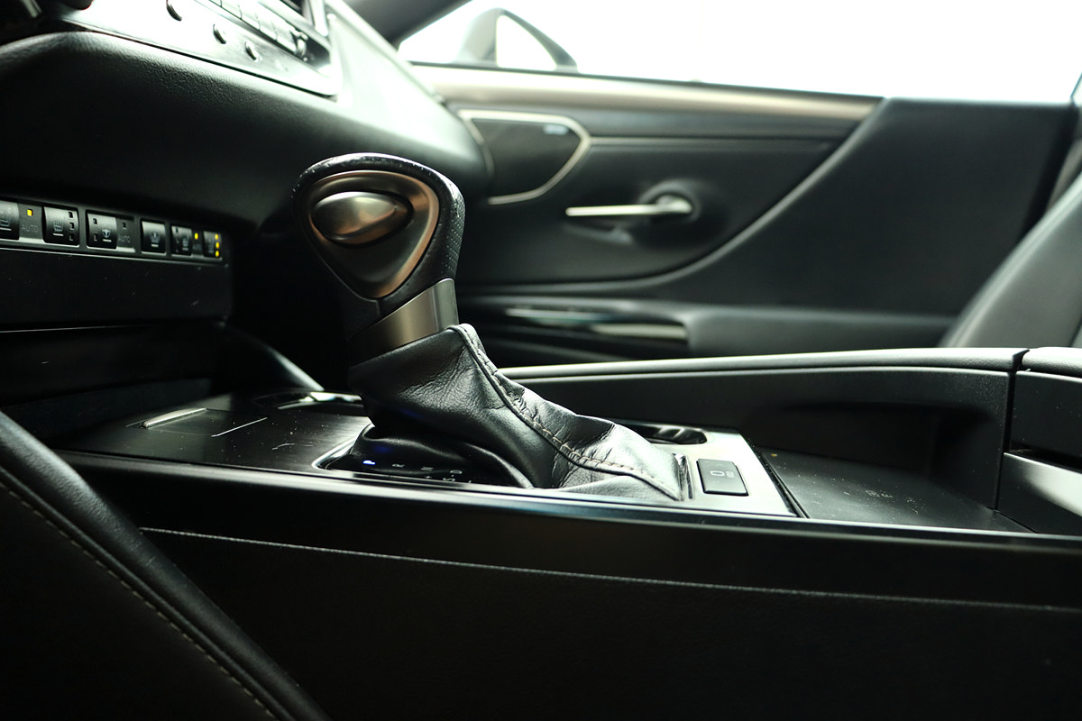Used 2023 Lexus ES 350 F Sport w/ Accessory Package (Z2) FWD image 36