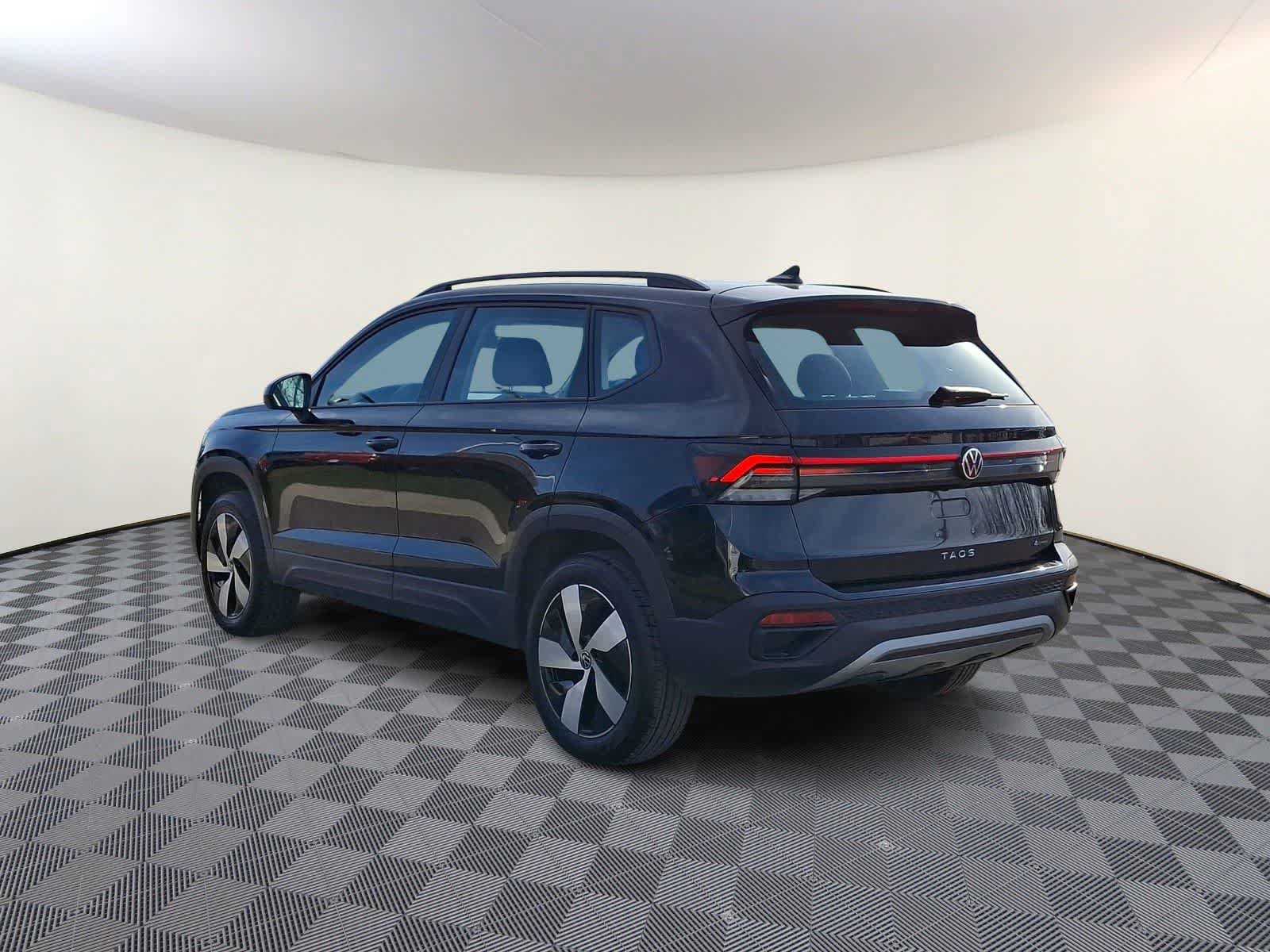 Used 2025 Volkswagen Taos S AWD/4WD image 7