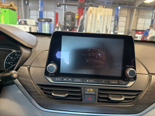 Used 2024 Nissan Altima 2.5 SV image 24