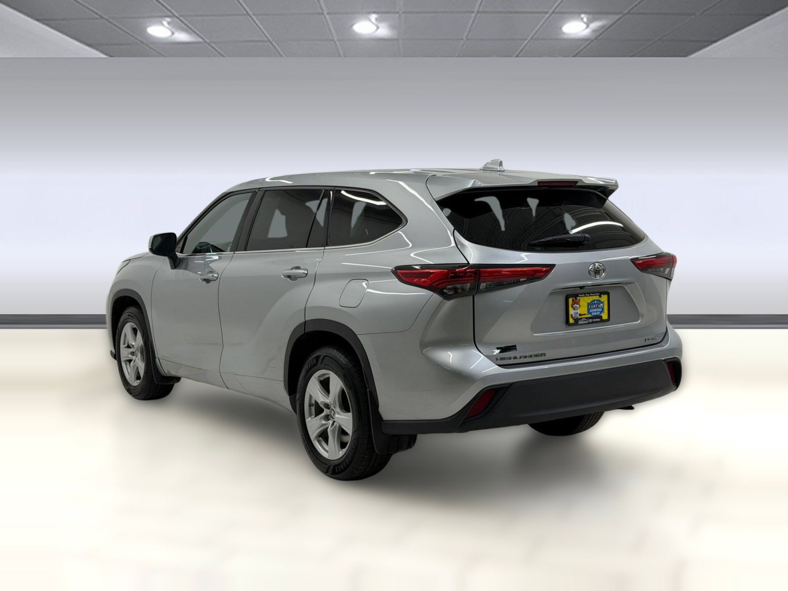 Used 2020 Toyota Highlander LE AWD/4WD image 2