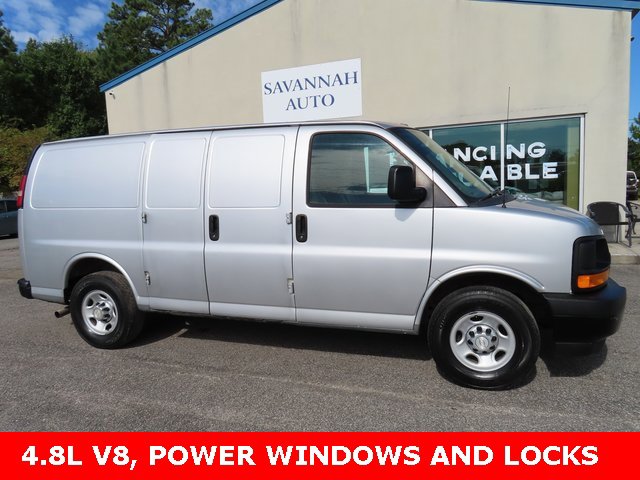 Used 2017 Chevrolet Express 2500 image 1