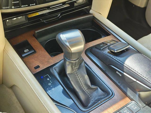 Used 2016 Lexus LX 570 4WD w/ Luxury Package image 17