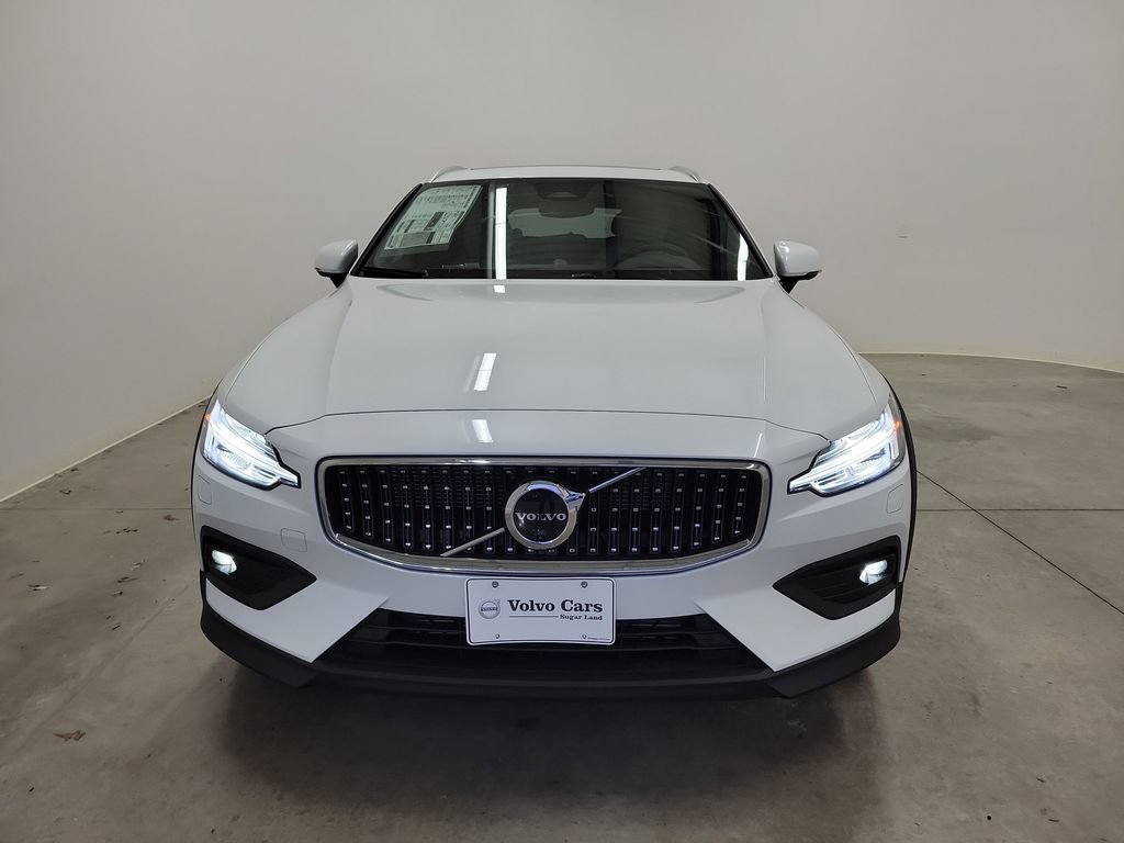 New 2026 Volvo V60 B5 Cross Country Ultra w/ Protection Package Premier AWD/4WD image 2