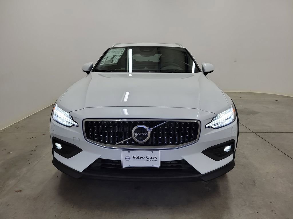 New 2026 Volvo V60 B5 Cross Country Ultra w/ Protection Package Premier AWD/4WD image 2