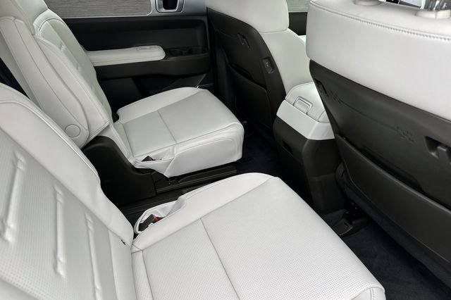 Used 2025 Hyundai Santa Fe Calligraphy AWD/4WD image 19