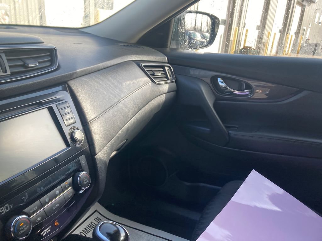 Used 2020 Nissan Rogue SV AWD/4WD image 16